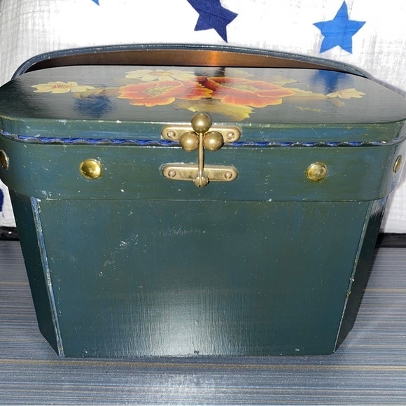 vintage wooden chest made and painted and designed by hand from the 70s - Picture 3 of 11